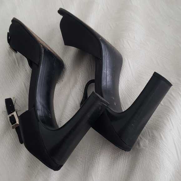 Calvin Klein sandal muted satin finish - Picture 6 of 6